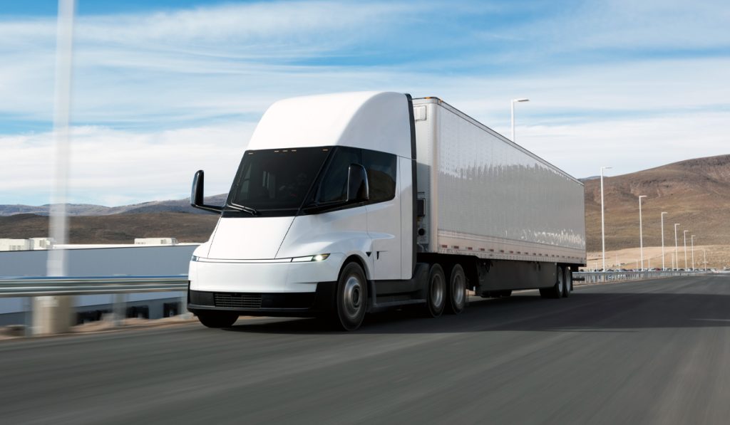 WattEV pondrá a rodar 370 Tesla Semi en California