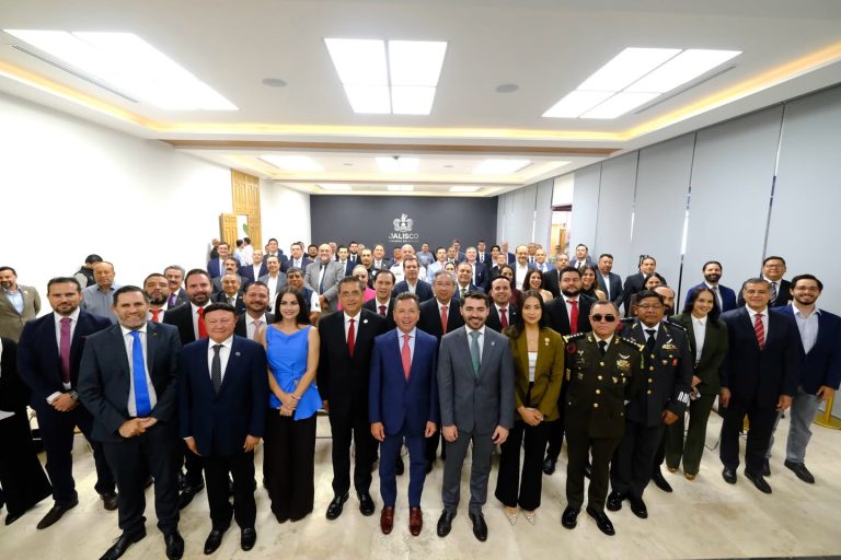 Renuevan delegación de Canacar en Jalisco; gobierno propone carreras técnicas para operadores