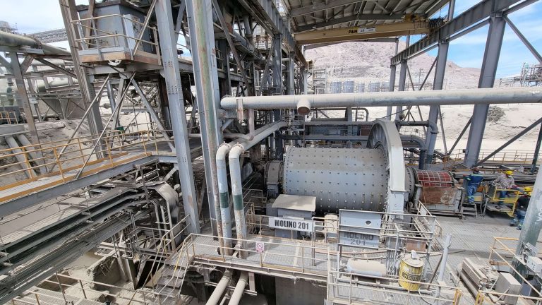 Conatram acusa adeudos de Grupo Fertinal-Pemex con 300 hombre-camión