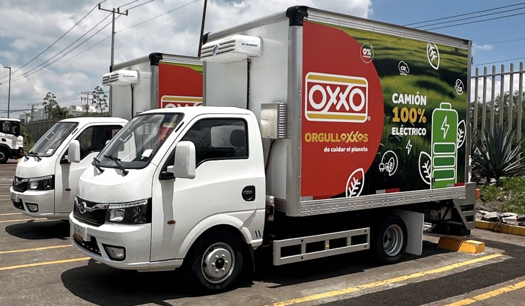 OXXO pone a rodar en Querétaro sus primeros cinco camiones eléctricos BYD