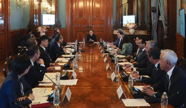 Sheinbaum y empresarios japoneses