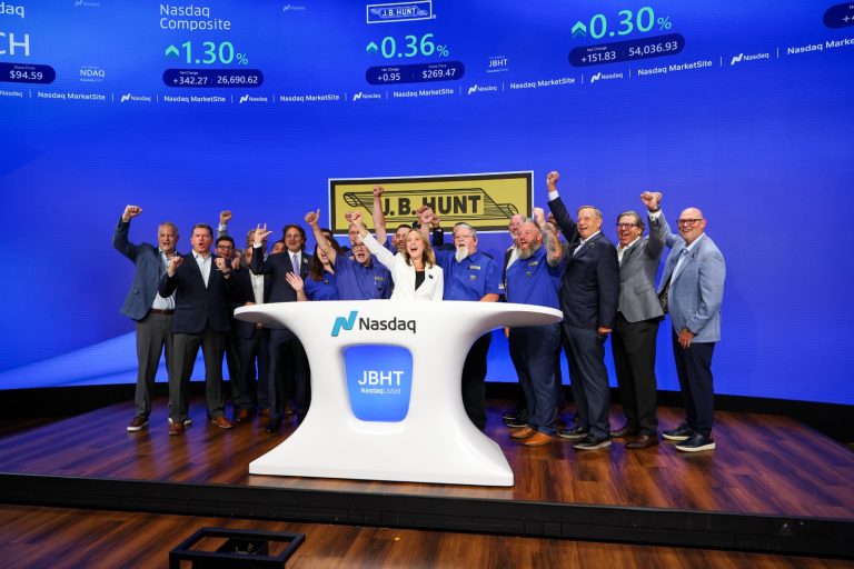 J.B.-Hunt-transporte-aniversario.
