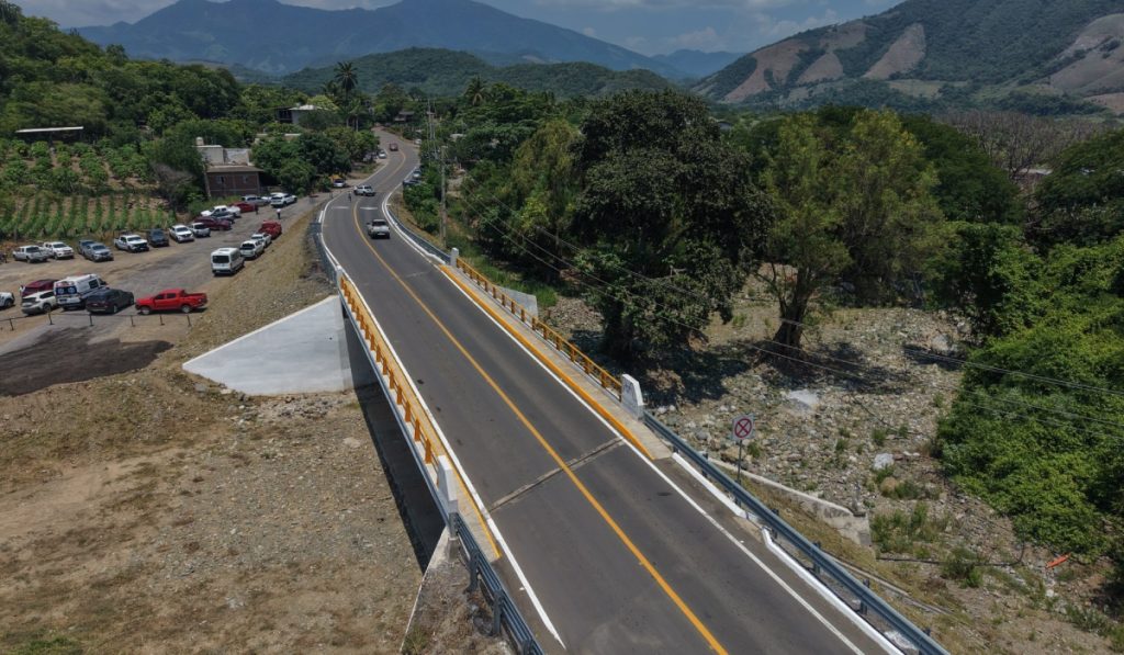 Puente-carretera-Coalcoman-1